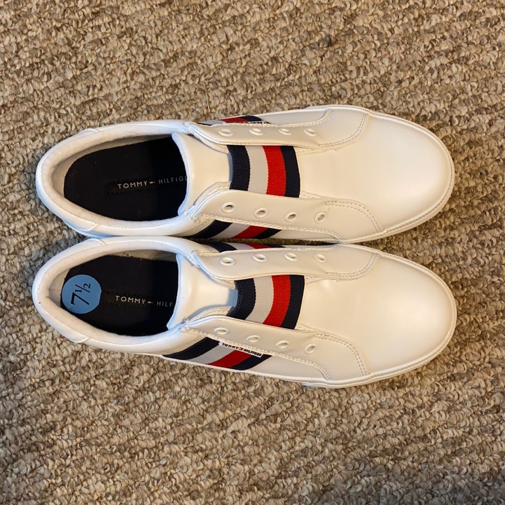 Super cute Tommy Hilfiger sneakers🤍❤️💙